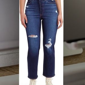Levi Woman’s Ribcage Jean 28 waist never worn and still in original packaging